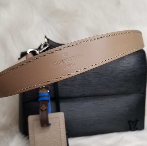 Louis Vuitton Handbags - LOUIS VUITTON GIROLATA MAHINA GALET SHOULDER STRAP